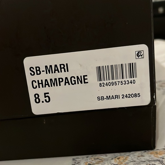 Betsey Johnson NIB 8.5 crystal block heels approx 2.25 inches - never been worn - Picture 7 of 7